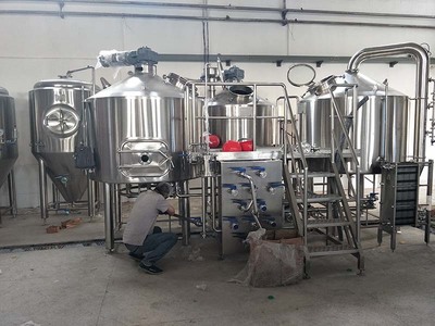 精釀啤酒設備核心構成與灌裝機選購指南